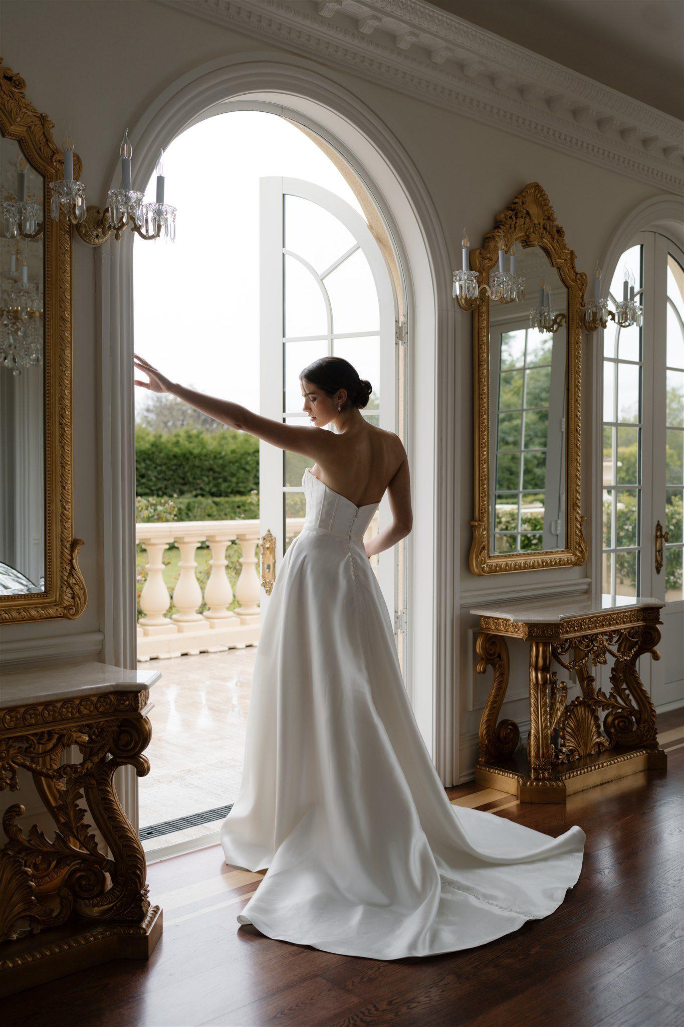 Pronovias vela store