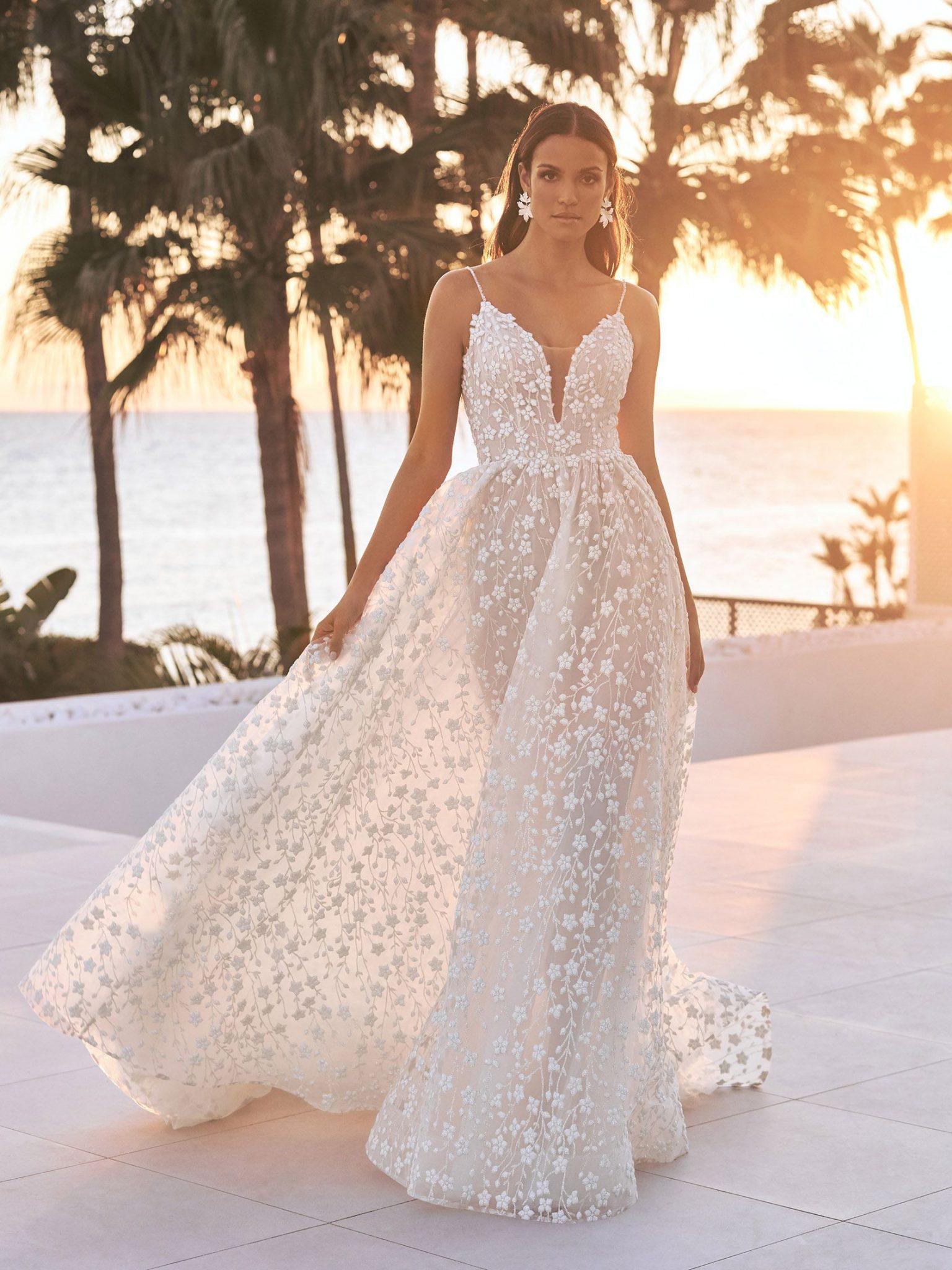 Pronovias outlet on clearance line